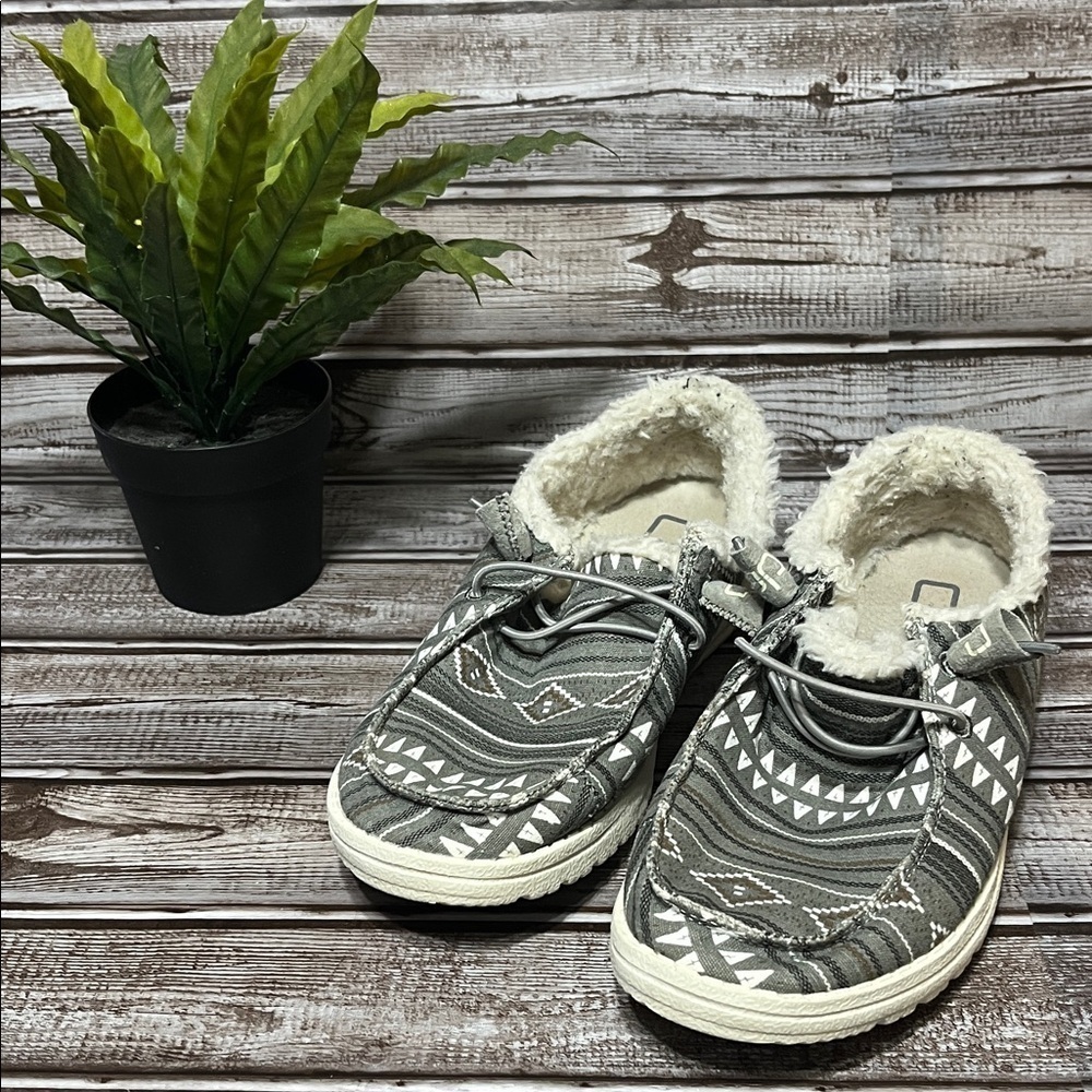 Hey Dude Gray and White Pattern Flats Size Women’s 6 - Picture 3 of 8